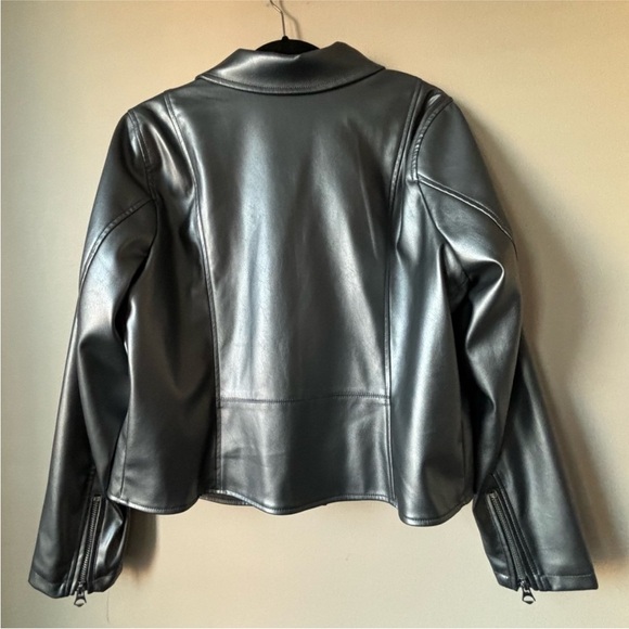 Torrid Plus Sz 2 (US 2X) Faux Leather Metallic Moto Jacket In Gunmetal EUC - Picture 6 of 14